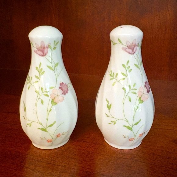 Wedgwood Other - Wedgwood “Campion” White and Pink Porcelain Salt & Pepper Shakers❣️
